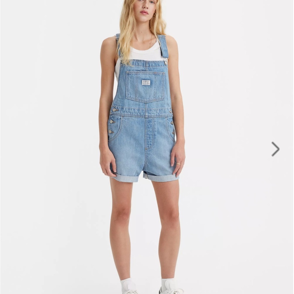 NWOT Levi's Light Wash Denim Overalls Shortalls